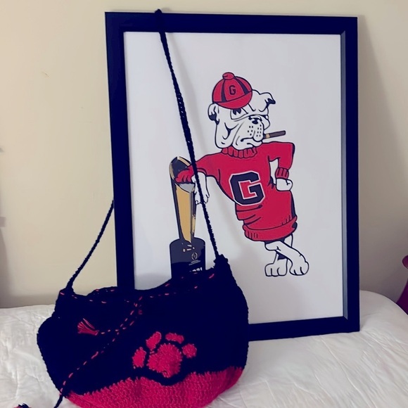 Hand Crafted Handbags - Red + Black Hand Crocheted Bag Large Dawg Paw 🐾 Magnetic Closure Cinch Top NEW